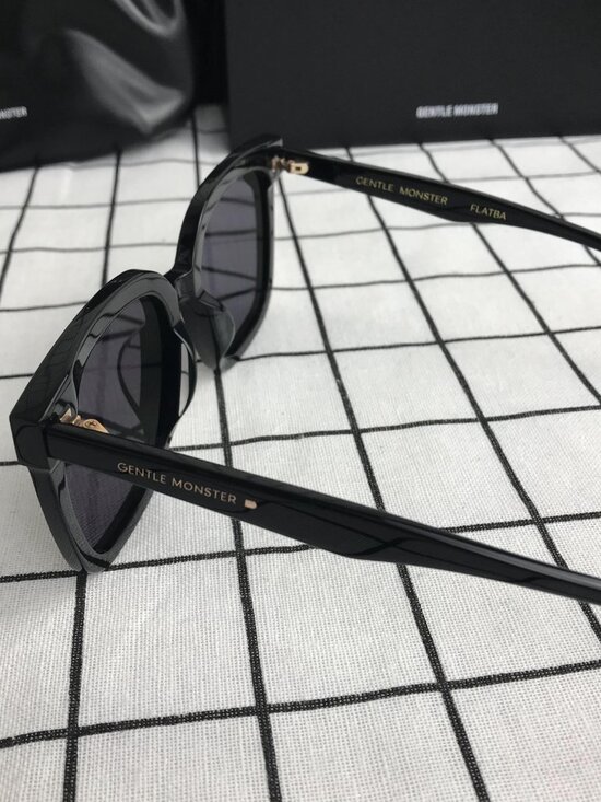 NWT Gentle Monster Flatba “My Ma” Black Sunglasses